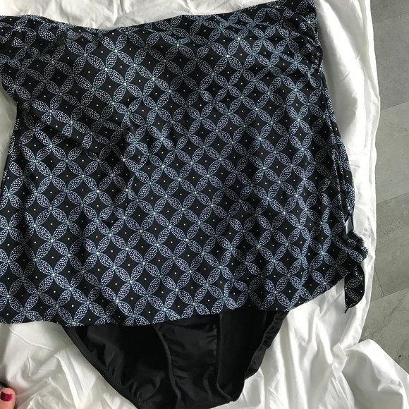 Paradise Bay Other - PLUS 24W swimsuit blue black print one pc NEW